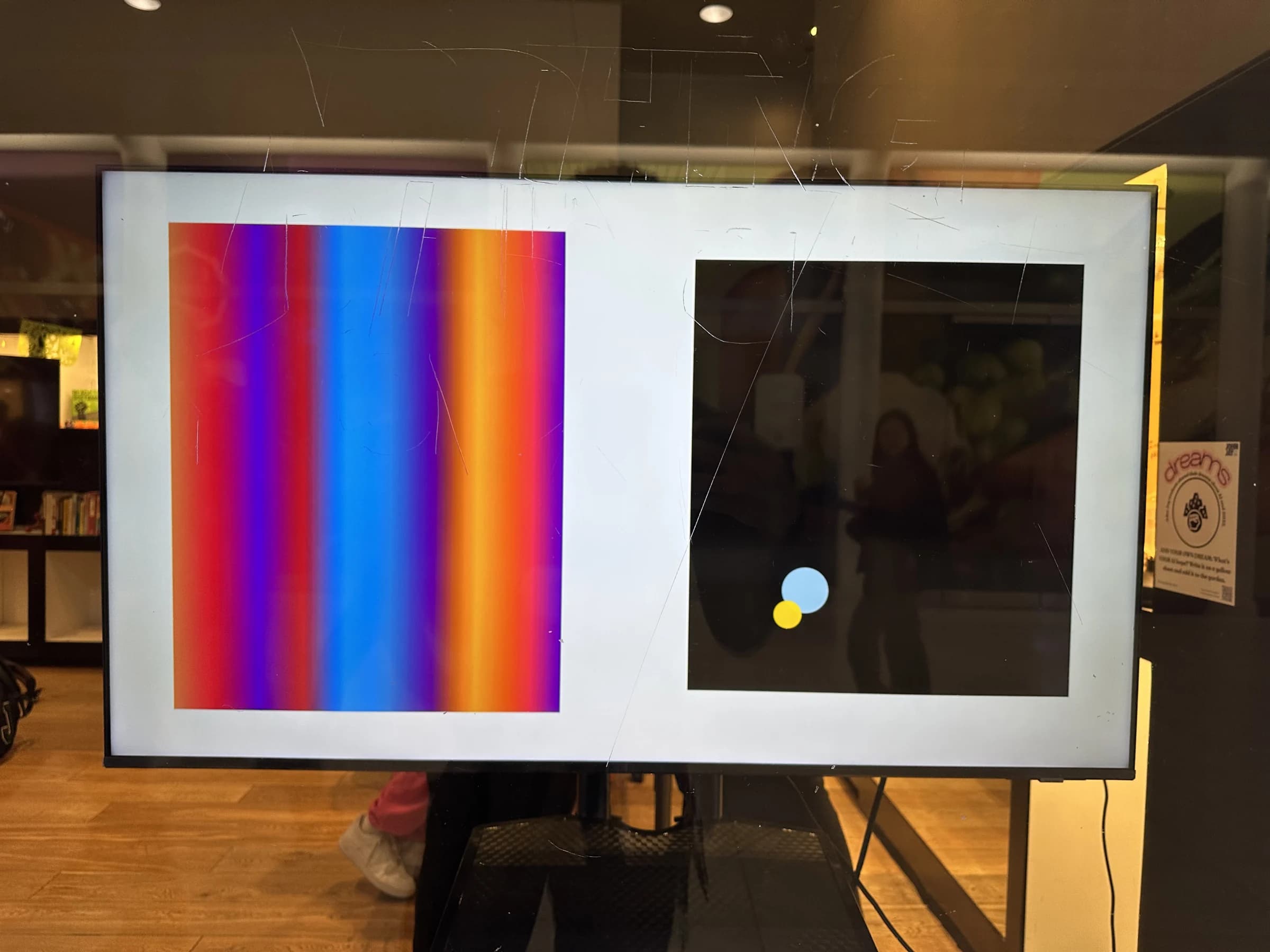 The display pairs a banded color field with two visitor-response circles on black.